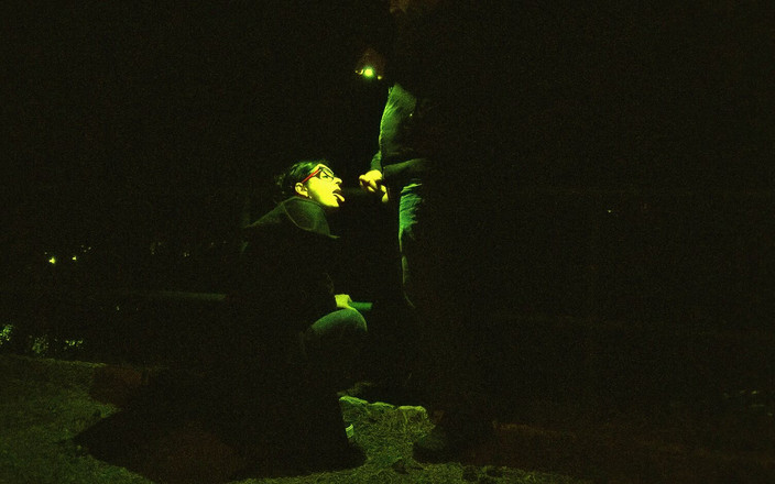 Toilet Mommy: 또 다른 좋은 예는 보지가 남성의 관심과 유효성 검사를 위해 무엇을 할 것인가