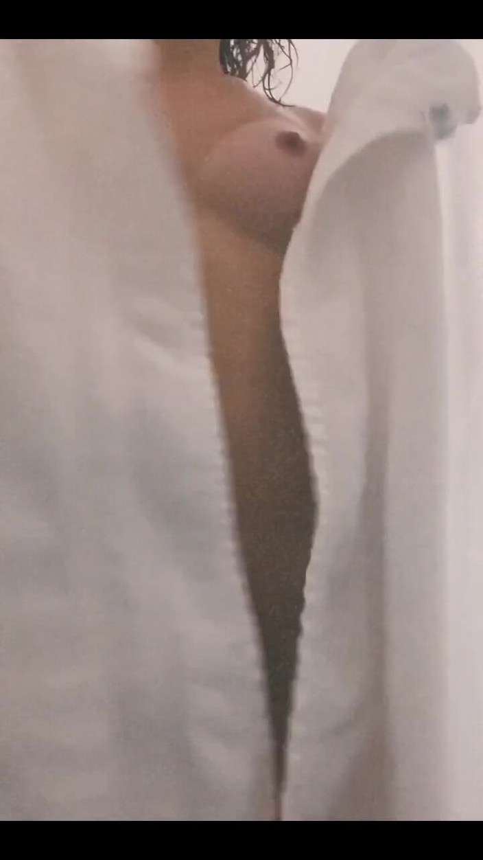 Tia Tizzianni Productions: शावर बॉडी