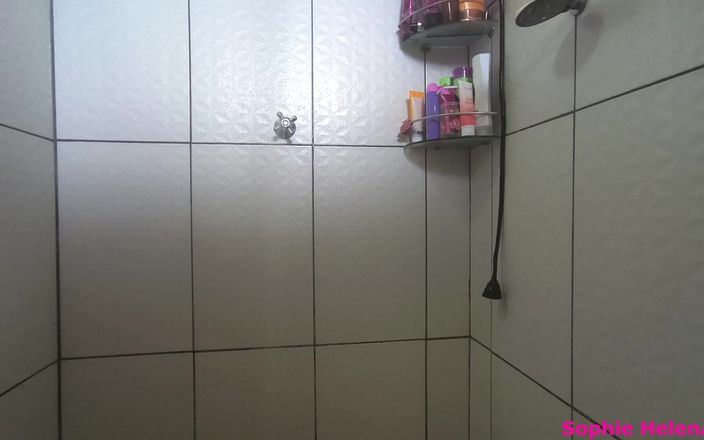 Sophie HelenAss: Cur blond și țâțoasă Natual Rolls în baie și îți lasă pizda umedă! Sophie Helenass