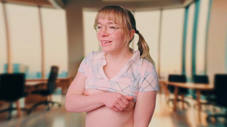 Jolie Lyon: Saya jalang pejabat sebagai hukuman ayah tiri