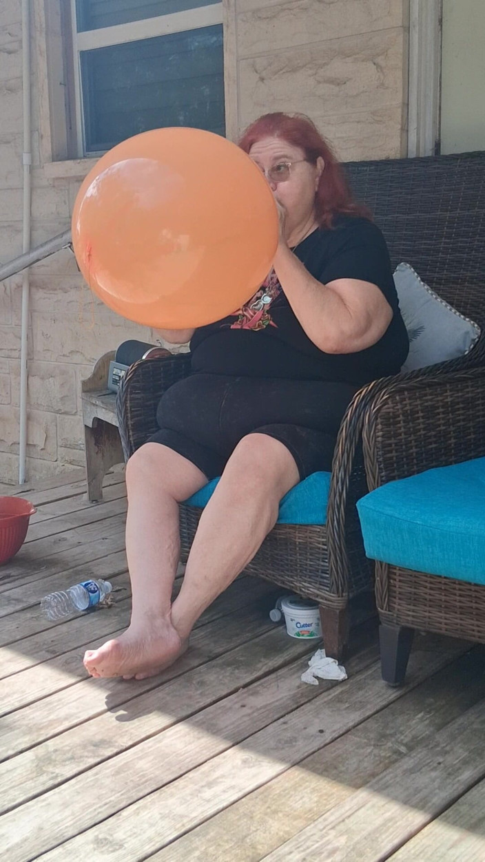BBW nurse Vicki adventures with friends: La Bella Infermiera Vicki Ha Una Richiesta per Far Esplodere...