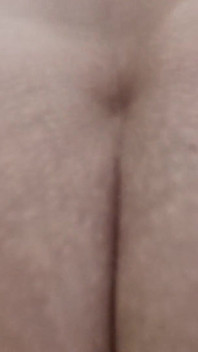 Tante seksi ini didobel penetasi sama tante seksi di kamar mandi