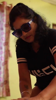 Bhabhi kampung berkongkek! Desi seks tegar dengan bhabhi