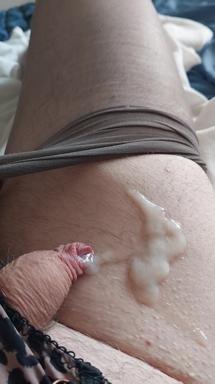 Cindy Belfast: Butt-plugged Clitty Cums in New Panties