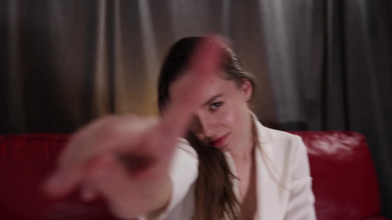 Laura_footfetish: Lekfullt humör