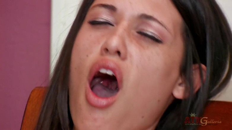 ATK Fans (Solo): Spectacular babe Tiffany Thompson loves pleasing her pussy with Hitachi