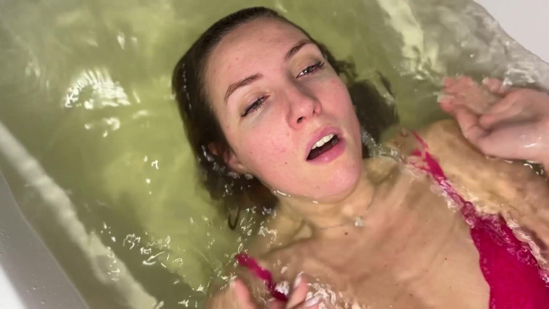 Hottie goddess: ディッピング・ビューティー 人魚の静かな闘い