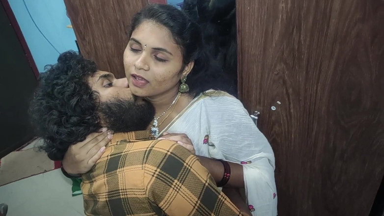 Vaigavarun45: 인도 인도 커플의 보지 핥고 하드코어 섹스를 빨아주는 Kerala Saree 제거 젖탱이