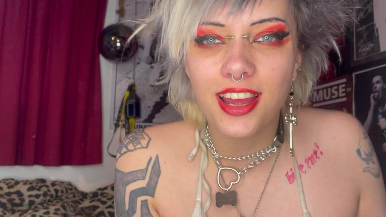Glitterqueen1999: Тур в рот девушки-готесса с красной губной помадой