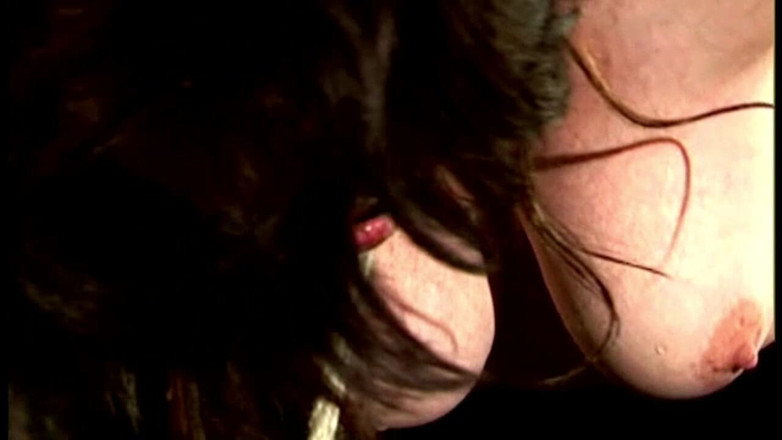 Submissed: Роміна дивиться на землю