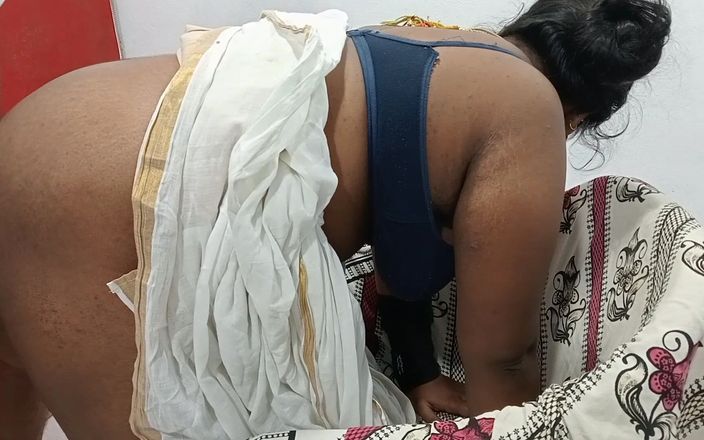 Veni hot: Proprietarul casei mătușa tamilă și-a sedus pizda matură sexy care suge țâțe...