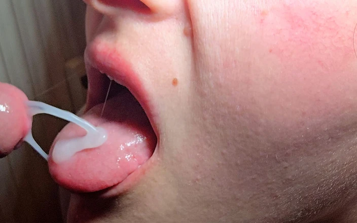 Twittiy: Close up Blowjob - Every Drop on the Tongue Awakens a...