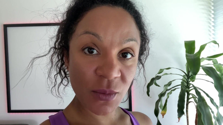 Miss Fluo: JOI z owłosioną cipką Z Femdom MILF