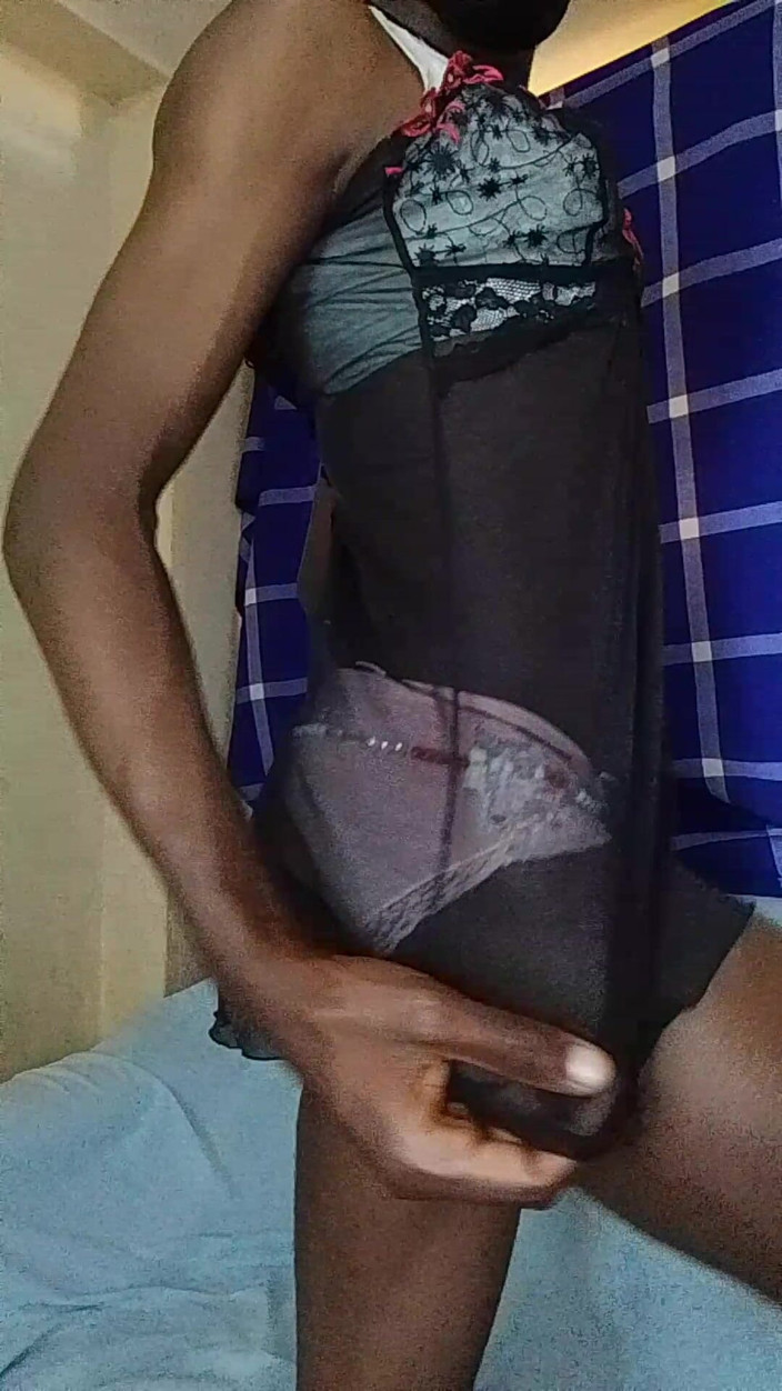 HaitiKing7: Hezká Sissy honí ptáka a chytí ho zadek ve spodním...
