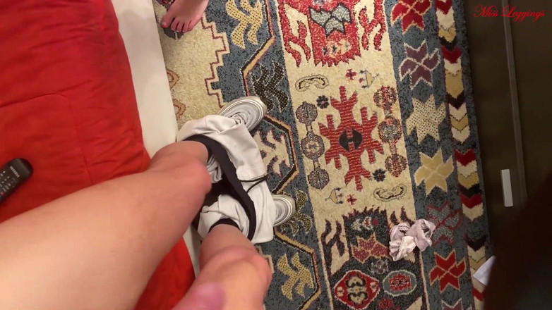 MissLeggings: 재판 베이비시터는 직업을 얻기 위해 내부에 정액을 넣습니다.