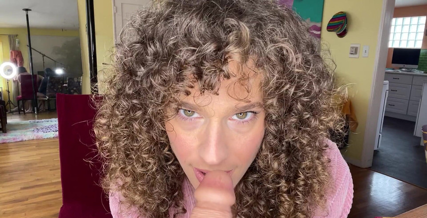 VibeWithMommy: Üvey anne ve üvey oğlu şipşetmeyi deniyor ama arkadaşı tarafından yakalanıyor