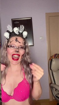 Bancimu melumasi strap-onku -bayar hadiahnya, sissygirl! Klip oleh Findom Goaldigger