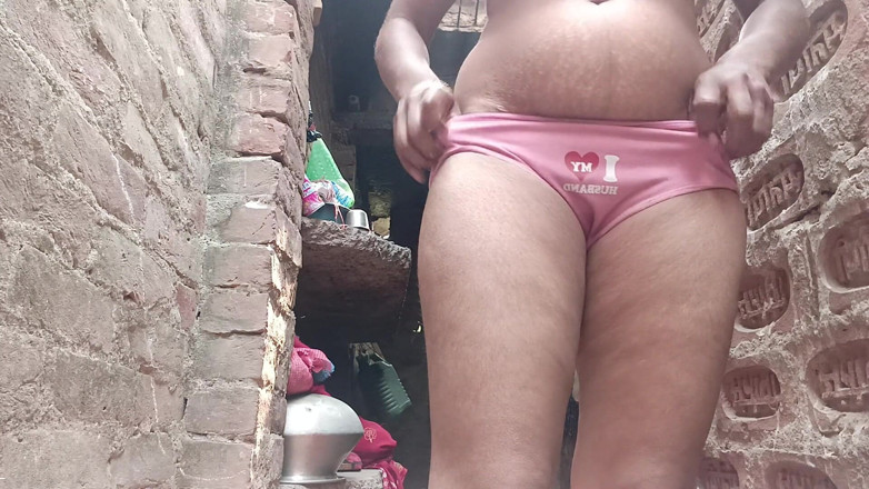 Village bhabhi sex: Bhabhi Shivani Menikmati Seks Dengan Bercakap Dengan Rakannya Dalam Panggilan...