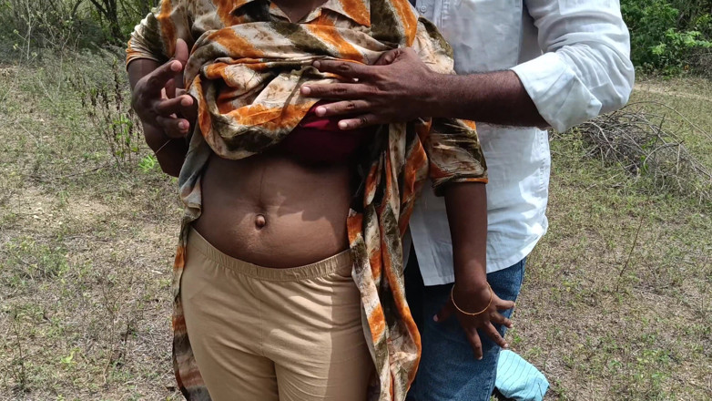 Magilmathi: Mamada al aire libre y lamiendo pecho