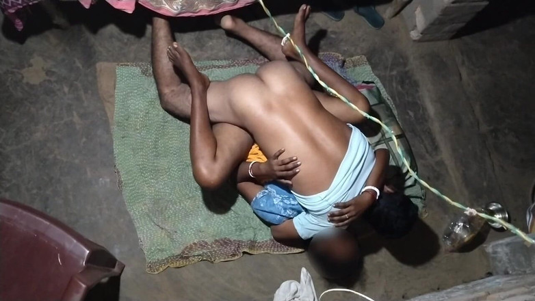 Pumi: Cô vợ Ấn Độ nóng bỏng quay video xxx