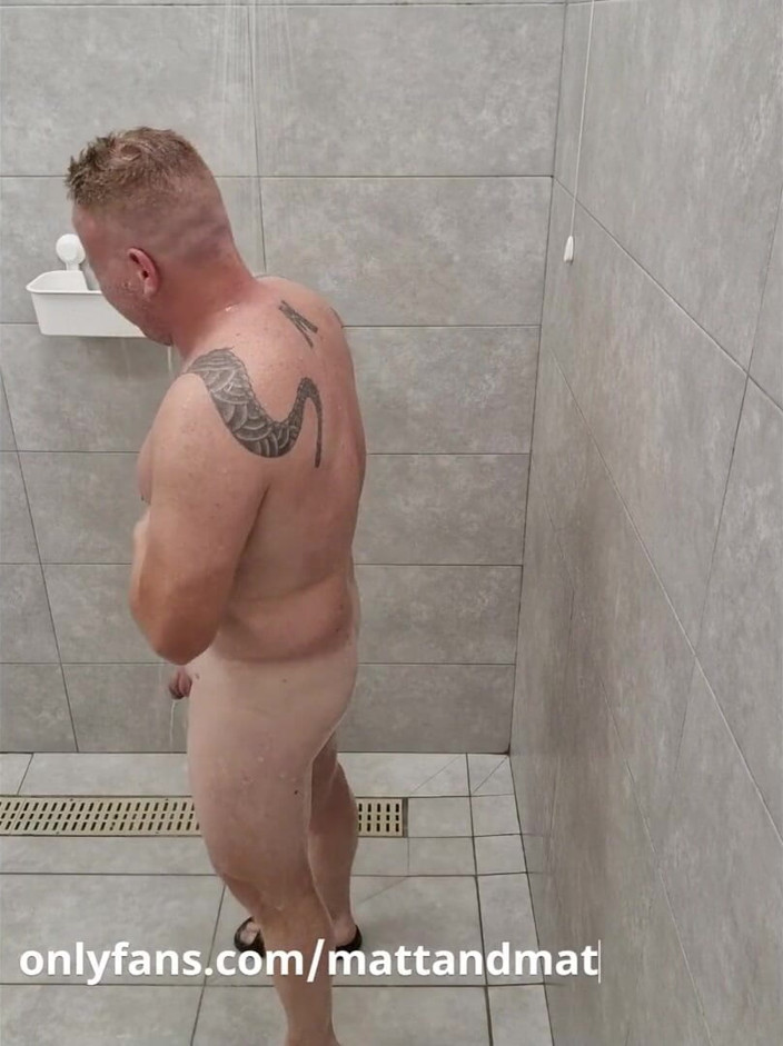 Matt_AP: Ginger duscht im fitnessstudio teil 2