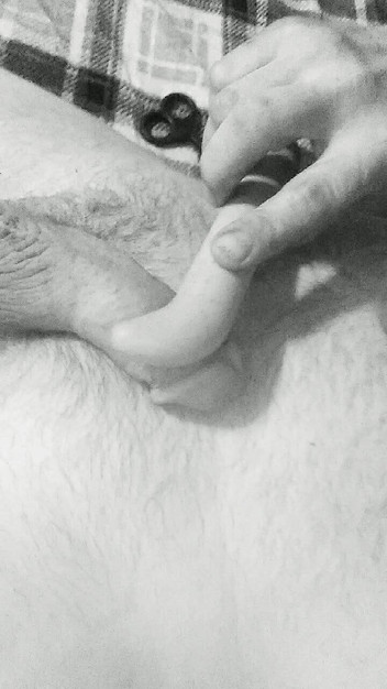 Cockcurios Chris: 私の穴で孤独に遊ぶ