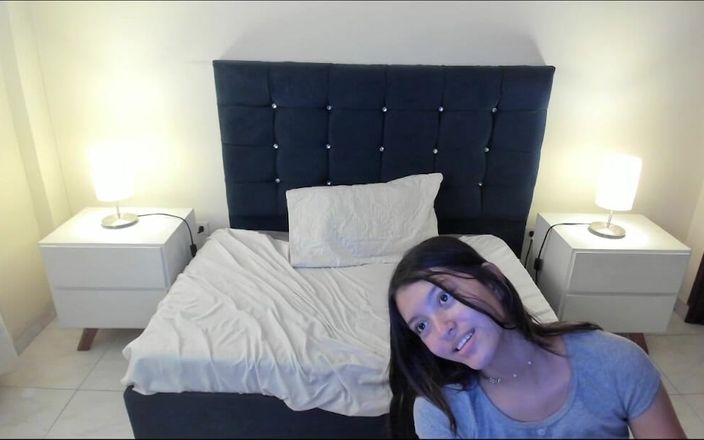 Prisila Devid: Stupid Simisa Masturbates on Camera