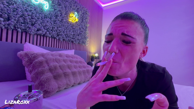 LizaRoxx: Me Atrapó Fumando... Convertido En Una Mamada Descuidada En Primer...