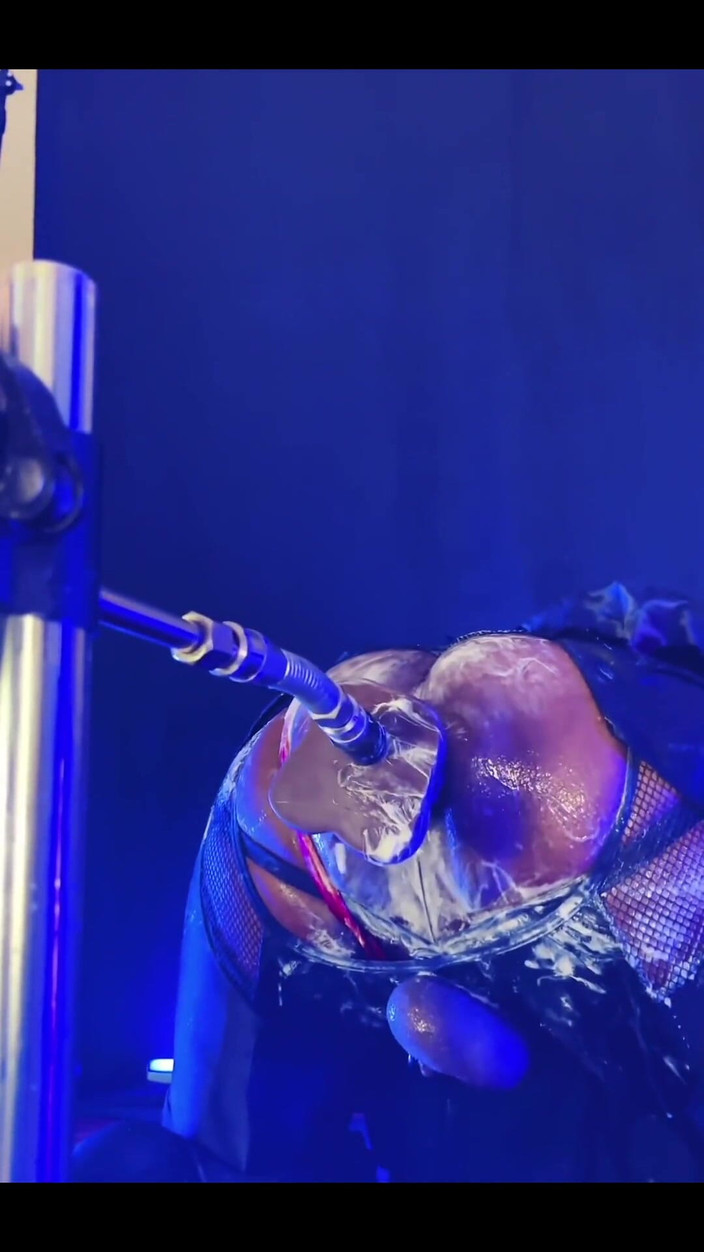 DipsoDeep: Kremsi kostümlü kazma