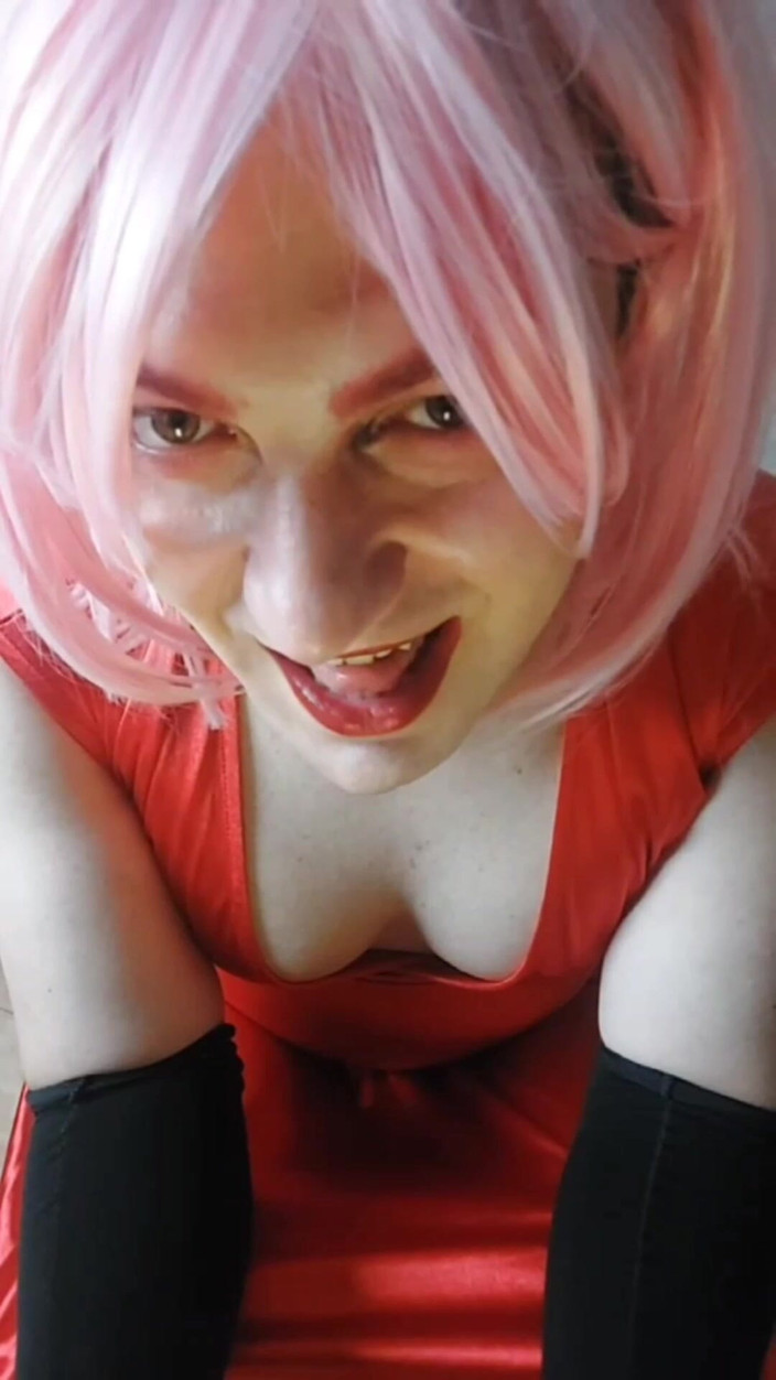 Kitty_Cross: Rot, lang gekleidet, hübscher weißer femboy