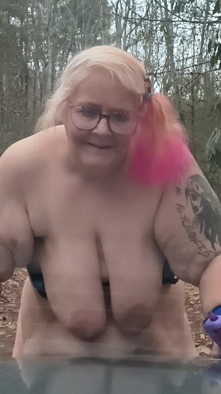 HerculesnVENUS: Procházka nahá v lese