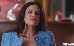 Milfy Assoiffé de bite, Penny ne peut résister à sa bite bien dure