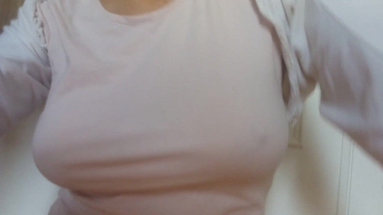 savannahamatoriale: Com a camisa transparente e molhada eu faço você louco