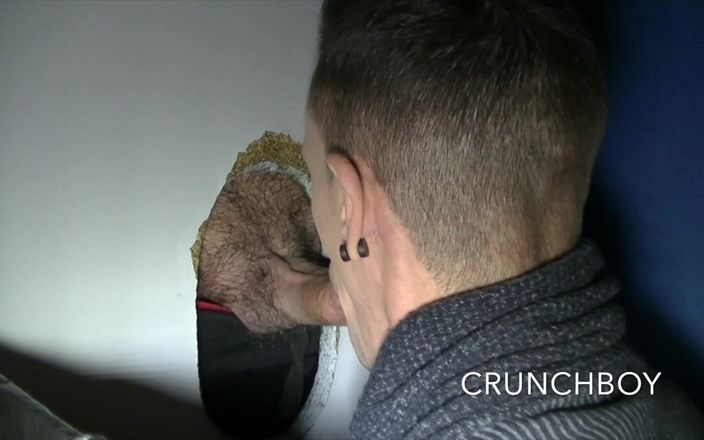 Amazing porn bareback private club: 2153 Staight suce un gay dans des trous de gloire