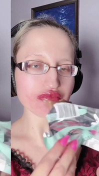 Asmr tatlı çikolata yeme- asmr, gözlük, deves, ruj, büyük dudaklar, mough, yemek, yüz fetişi, uzun tırnaklar