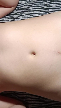 Caresser et branler une bite sur une chatte étroite, sans baiser