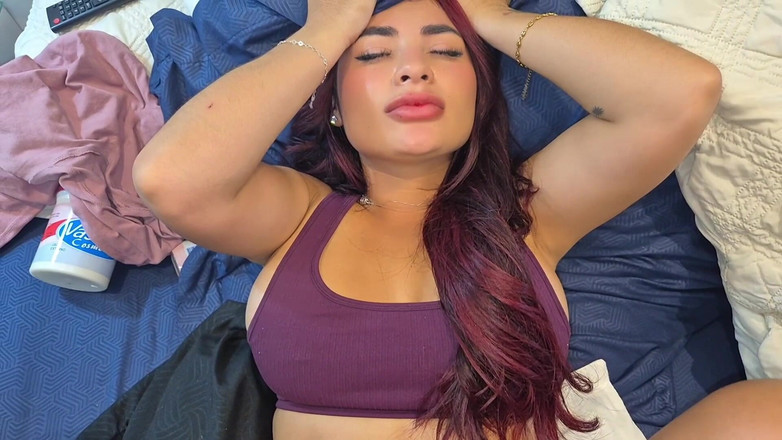 Aaroon Mush: 나는 내 여자친구 앞에서 내 연인과 섹스했는데, 그녀가 너무 화를 내서 결국 우리는 셋이서 섹스를 하게 됐어