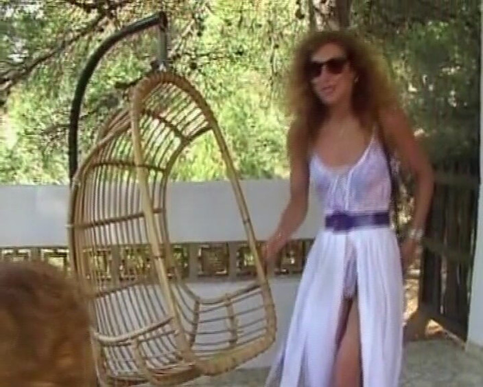 Porno kino: 둥글고 엉덩이에 정액을 뿌린 독일의 색정적인 금발 여성