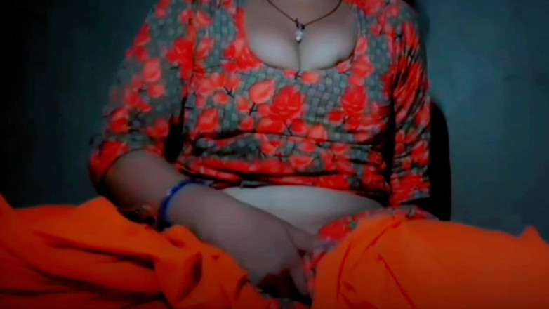 TricolorMusic3: Mms desnudos de una chica desnuda caliente dedeándose el coño