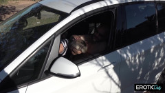 MILFFreaksX: Scopa la sorellastra sul sedile posteriore