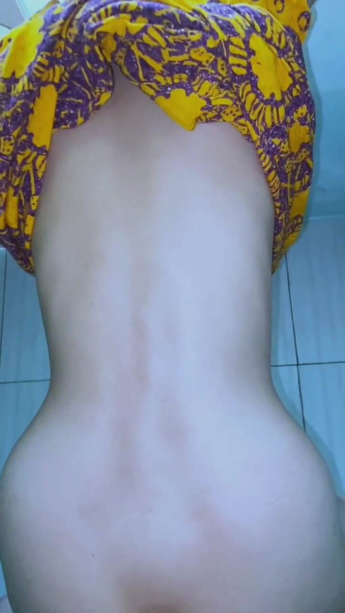 Bella Ivanka: Młoda kobieta uwielbia tryskać w swojej cipce