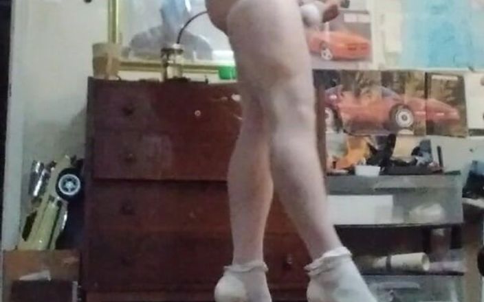MrLeggs: Cewek sange ini nggak pernah ngomong apa-apa hanya dengan menggores...