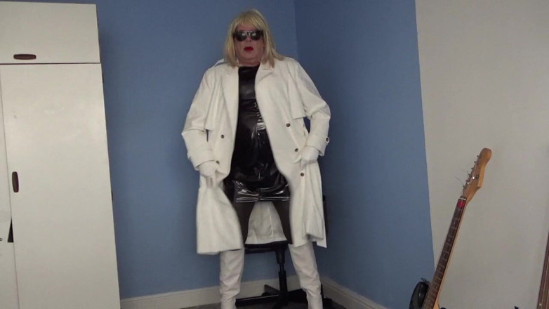 Leather Kirsten: Black and White