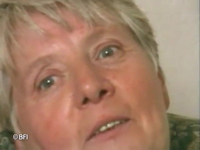 Nasty matures and dirty grannies club: Bunicuța își satisface pizda păroasă