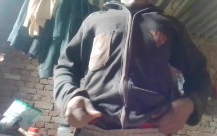 Vimal Prajapati: Hot deshi solo masturbation