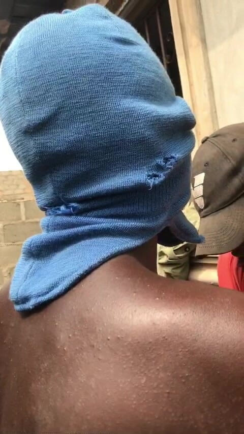 Sexylary: Ayah tiriku dan temannya ngentot aku di balik dinding rumah...