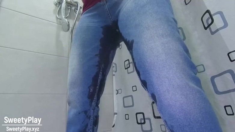 SweetyPlay: Pisciata disperata bagnando i jeans