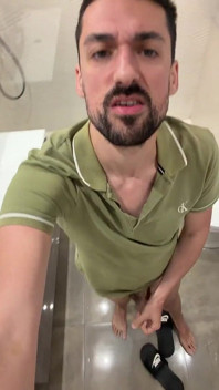 Papà Si Masturba in Bagno Pubblico