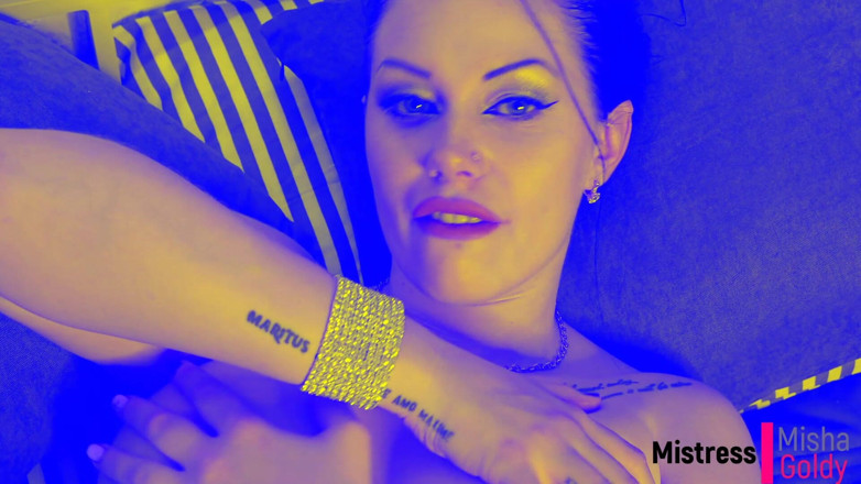 Goddess Misha Goldy: Sniffers everyday! Day 8 type your information! B-mail!