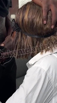 Wanita tailor seksi tidak dapat menahan besar